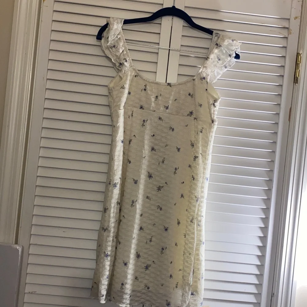 NWT Lightweight Fully Lined White with Purple Flowers Dress Size S